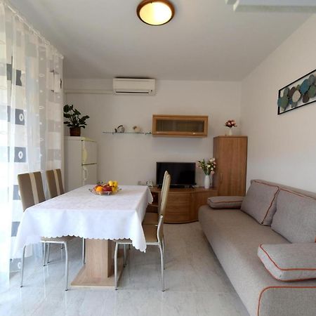 Apartment Biserka Malinska Esterno foto
