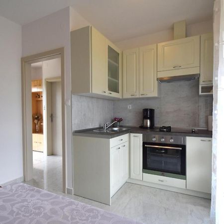 Apartment Biserka Malinska Esterno foto