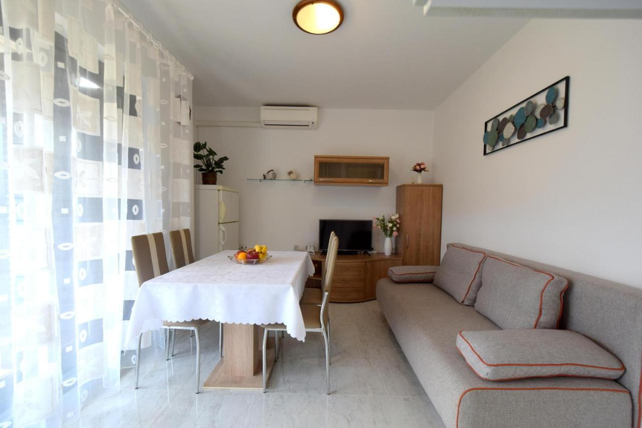 Apartment Biserka Malinska Esterno foto