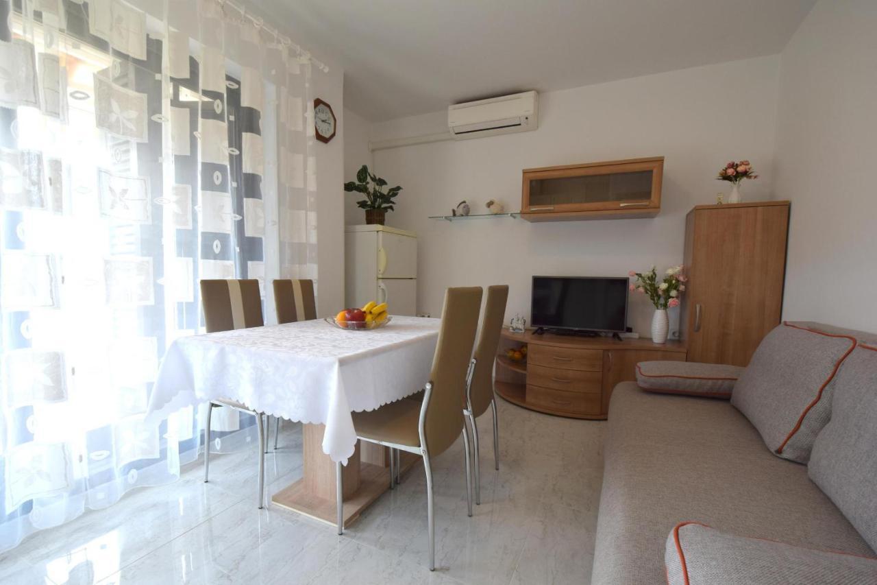 Apartment Biserka Malinska Esterno foto