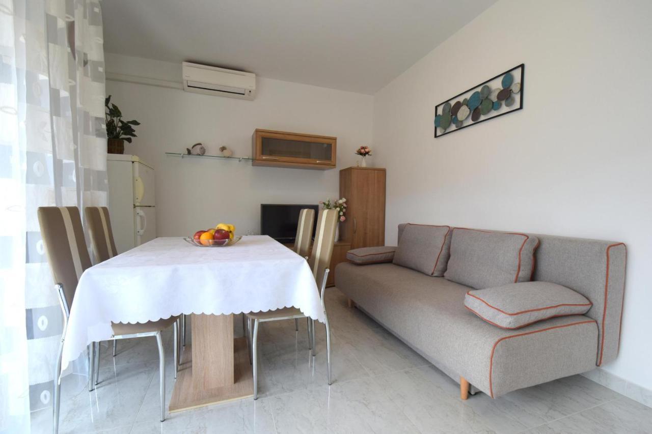 Apartment Biserka Malinska Esterno foto