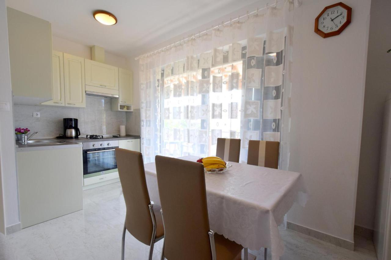 Apartment Biserka Malinska Esterno foto