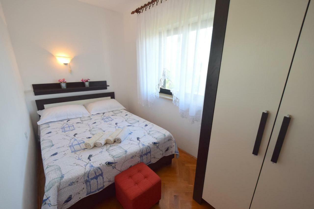 Apartment Biserka Malinska Esterno foto