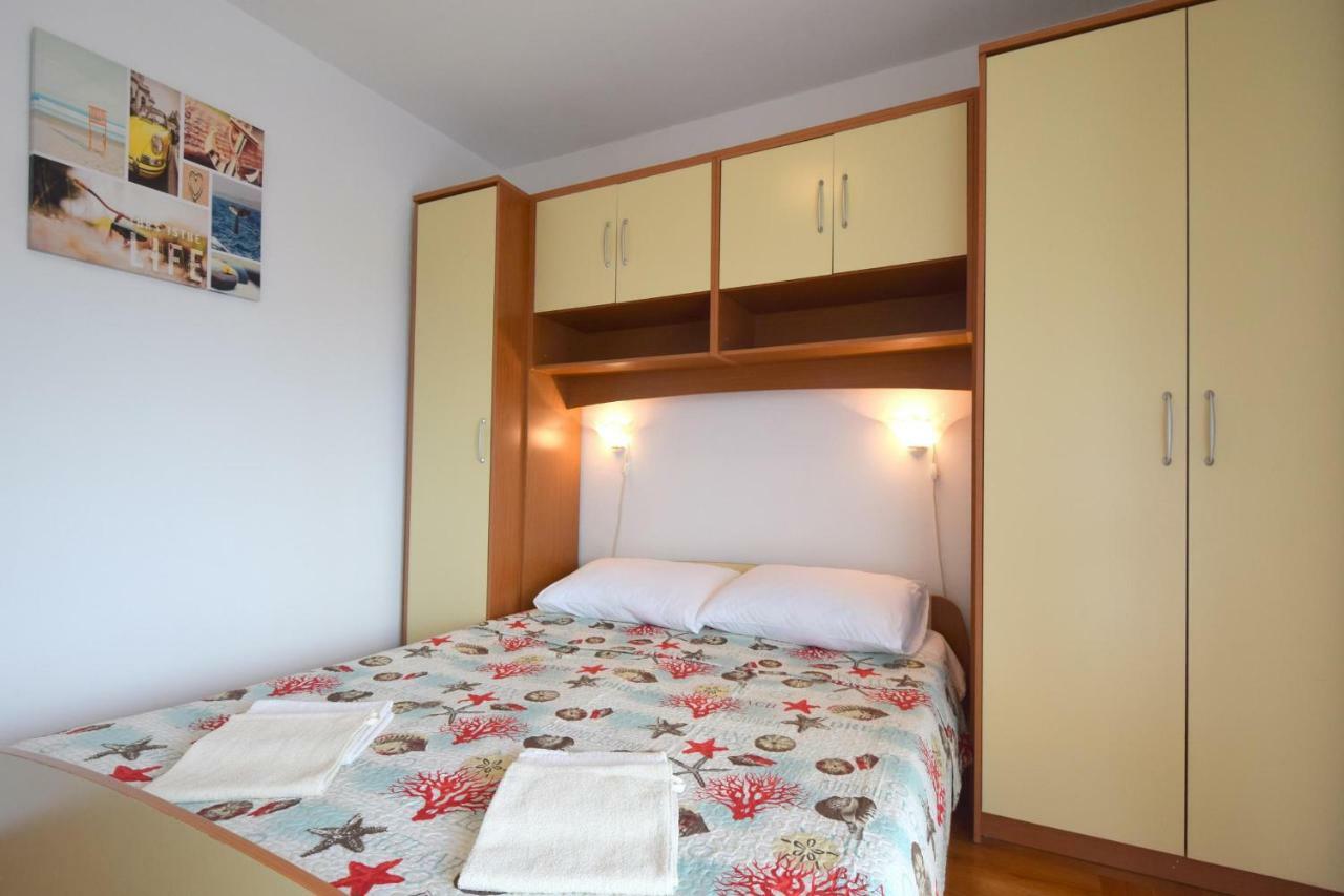 Apartment Biserka Malinska Esterno foto