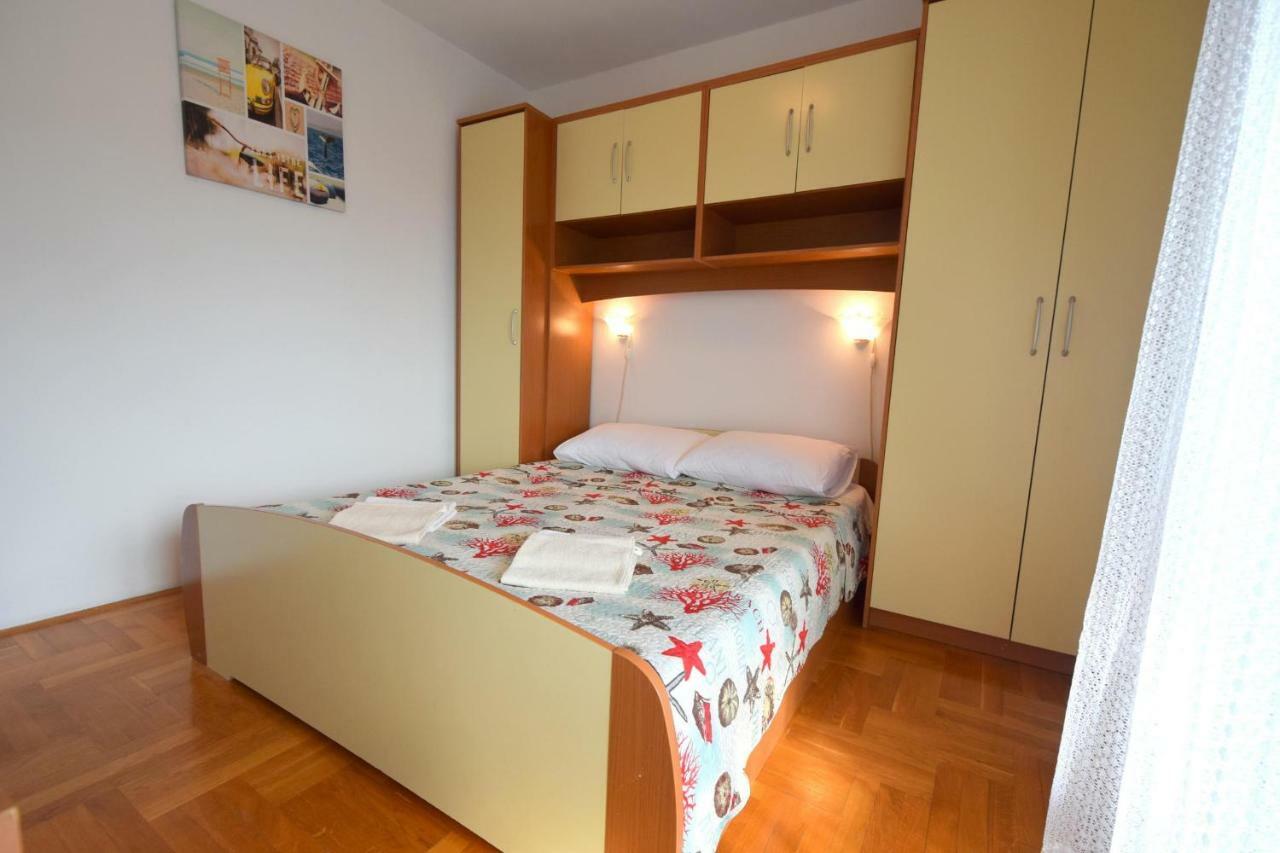 Apartment Biserka Malinska Esterno foto